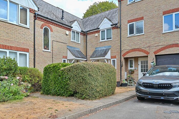 3 Bedroom Terraced House For Sale In Norbury Avenue, Watford, WD24
