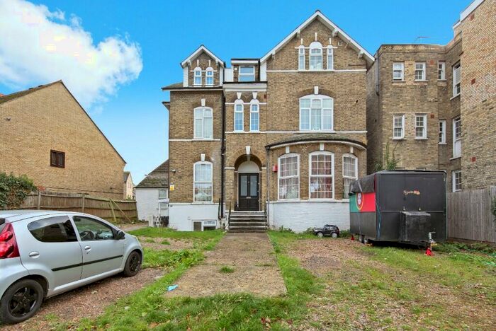 3 Bedroom Flat To Rent In Eltham Road, London, SE12