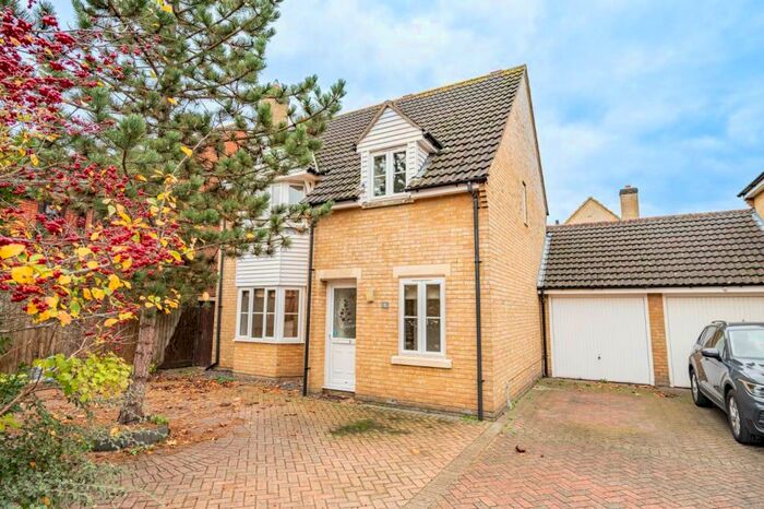 4 Bedroom Detached House To Rent In Cypress Court, Dunmow, CM6