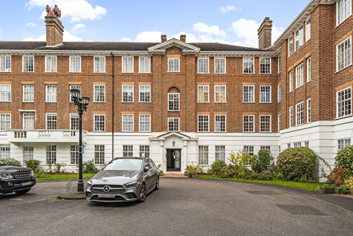 2 Bedroom Flat For Sale In Wimbledon Park Side, Wimbledon Common, London, SW19