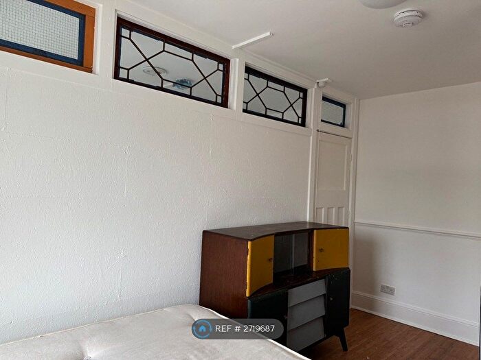 1 Bedroom Flat To Rent In Kingsland Road, London, E8