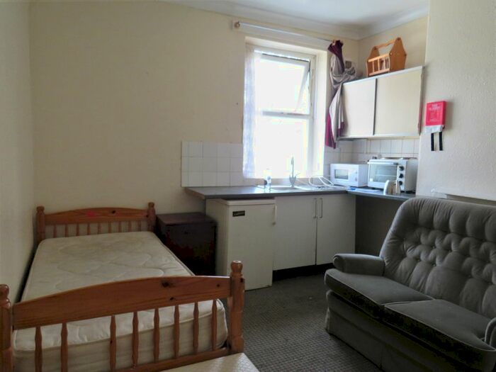 Studio To Rent In Clive Street, Grangetown, Cardiff CF11