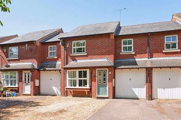 3 Bedroom Terraced House For Sale In Bluebell Close, Bicester, OX26