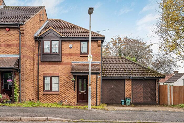 3 Bedroom Semi Detached House For Sale In Mercers Row, St Albans, AL1