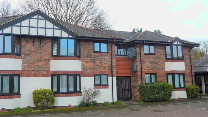 2 Bedroom Flat To Rent In Waterside Court, Fleet, GU51