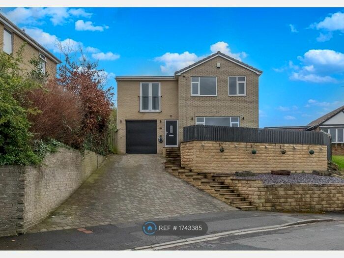 4 Bedroom Detached House To Rent In Enfield Drive, Batley, WF17