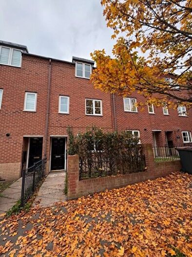 3 Bedroom House To Rent In Spruce Road, Nuneaton, CV10