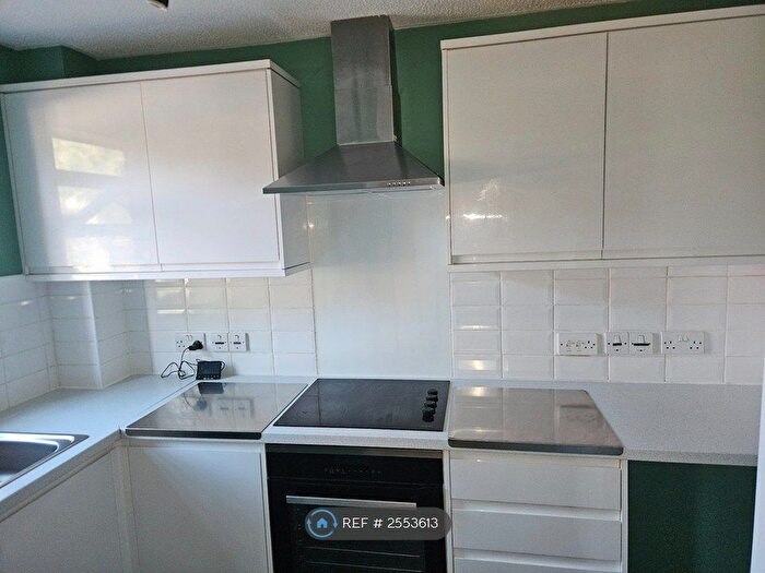 1 Bedroom Flat To Rent In Phoenix Court, Aldershot, GU11