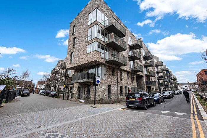 2 Bedroom Flat For Sale In Sutherland Road Path, London, E17