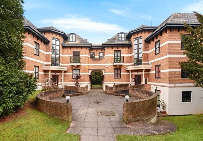 2 Bedroom Flat To Rent In Highlawn Hall, Sudbury Hill, HA1