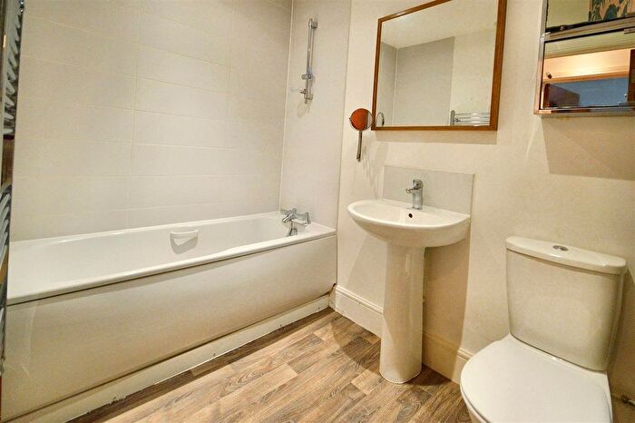 1 Bedroom Flat To Rent In Artizan Road, Abington, NN1