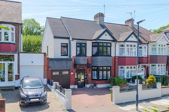 3 Bedroom End Of Terrace House For Sale In Chelsworth Drive, London, SE18