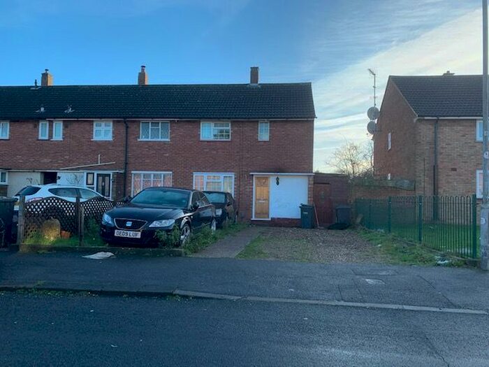 3 Bedroom Semi-Detached House To Rent In Dewsbury Rooad, Luton LU3