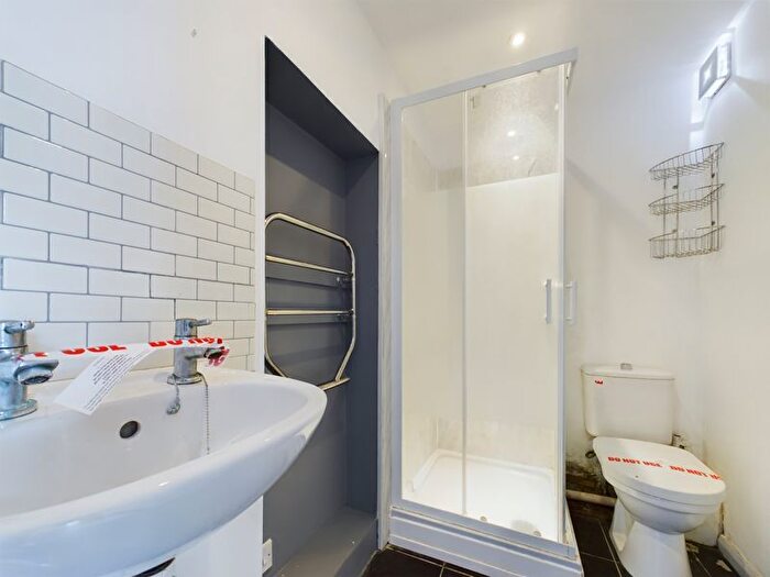 1 Bedroom Flat For Sale In Cliffe Road, Strood, Rochester, ME2