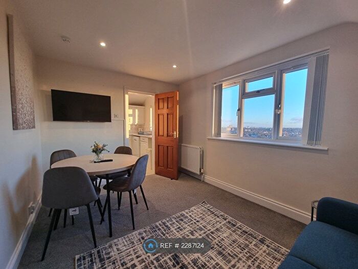 3 Bedroom Flat To Rent In Dollis Hill Lane, London, NW2