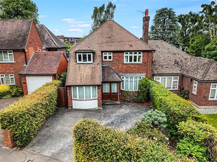 4 Bedroom Semi-Detached House For Sale In Friars Close, Shenfield, Brentwood, Essex, CM15