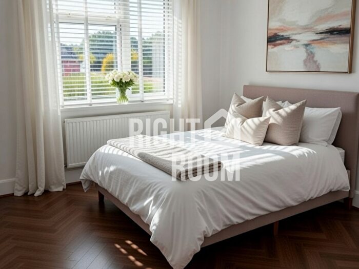 3 Bedroom Detached House To Rent In Three Bedroom House, Thornhill Park Road, SO18