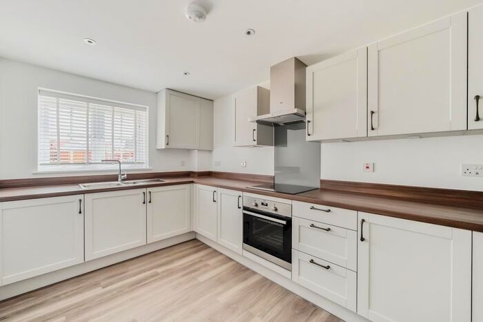 2 Bedroom Flat To Rent In Didcot, Oxfordshire, OX11