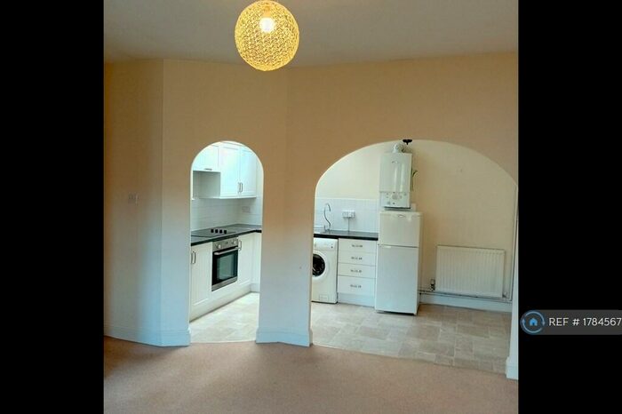 2 Bedroom Flat To Rent In Royal Mews, Cheltenham, GL50