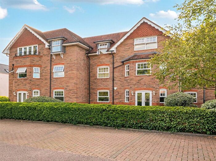 2 Bedroom Flat For Sale In Ashley Road, Walton-On-Thames, KT12