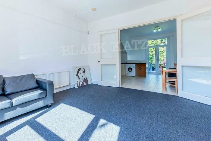4 Bedroom Flat To Rent In Hungerford Road, N7