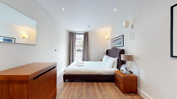 1 Bedroom Apartment To Rent In Back Church Lane, Twyne House Apartments, London, E1