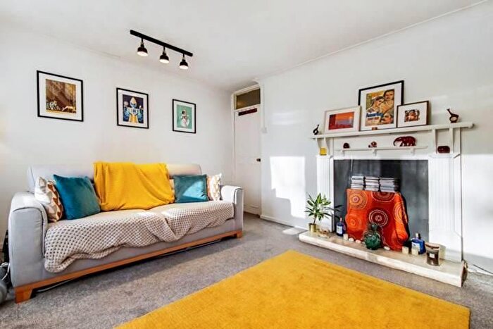 1 Bedroom Flat To Rent In Thornhill Gardens, Barking, IG11