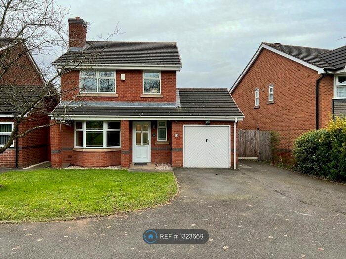 3 Bedroom Detached House To Rent In Heather Close, Wednesfield, Wolverhampton WV11