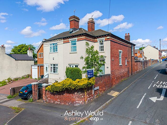 3 Bedroom Semi-Detached House For Sale In Collis Street, Stourbridge, DY8