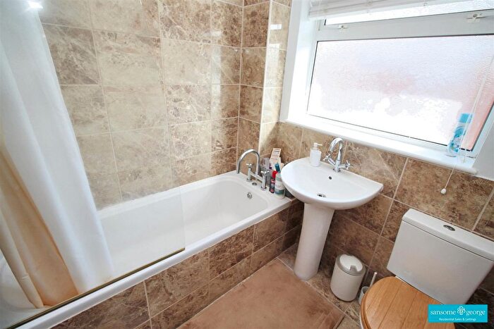 4 Bedroom Detached House For Sale In Apple Close, Tilehurst, Reading, RG31