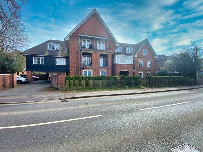 2 Bedroom Flat To Rent In Moat Road, East Grinstead, RH19