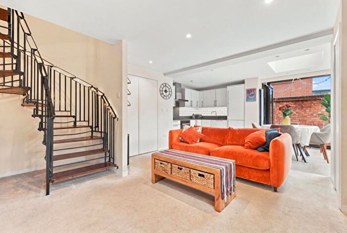 2 Bedroom Terraced House For Sale In Claire Place, Canary Wharf, E14