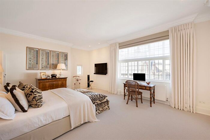 2 Bedroom Flat For Sale In Walton Street, Knightsbridge, SW3