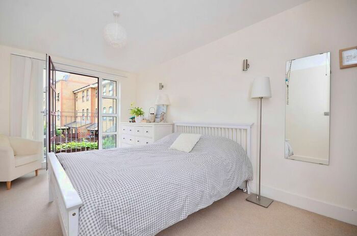 2 Bedroom Flat To Rent In Quaker Street, Spitalfields, London, E1