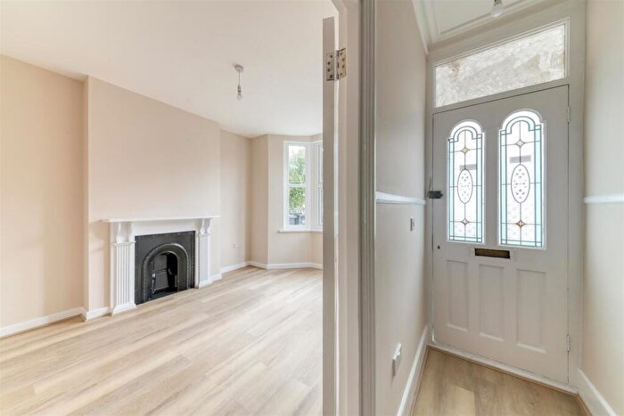 4 Bedroom End Of Terrace House For Sale In Pembroke Road, London, SE25
