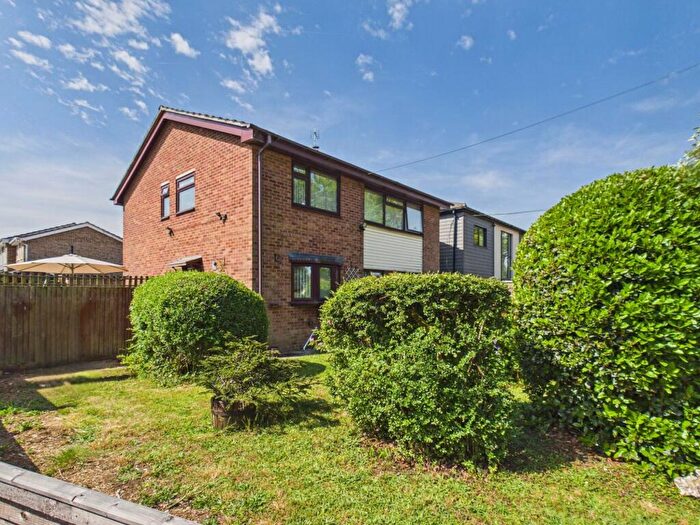 4 Bedroom Detached House For Sale In Silchester Road, Pamber Heath, RG26