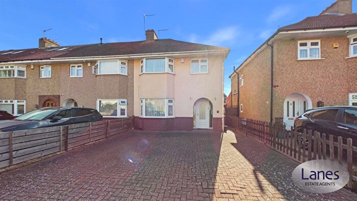 3 Bedroom End Terrace House For Sale In Hatton Road, Cheshunt, Waltham Cross, EN8