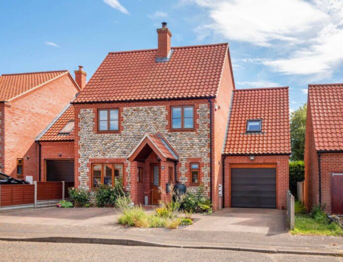 4 Bedroom Detached House For Sale In Beechlands Park, Norwich, NR11
