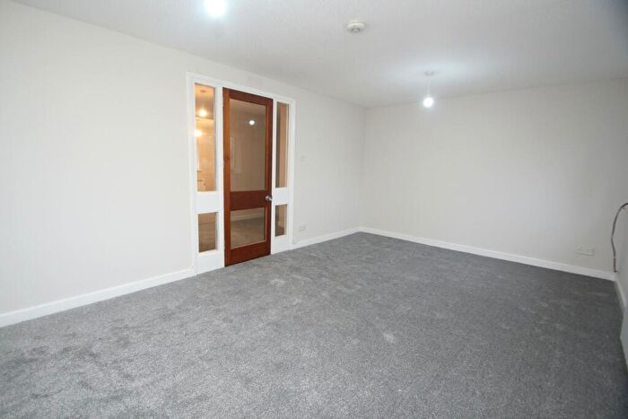 2 Bedroom Flat To Rent In Ashvale Crescent, Springburn, Glasgow, G21