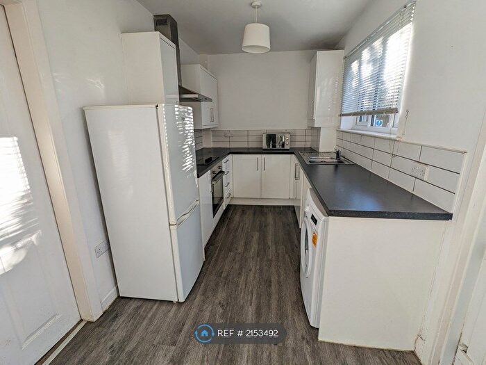 3 Bedroom End Of Terrace House To Rent In Roger Lane, Huddersfield, HD4