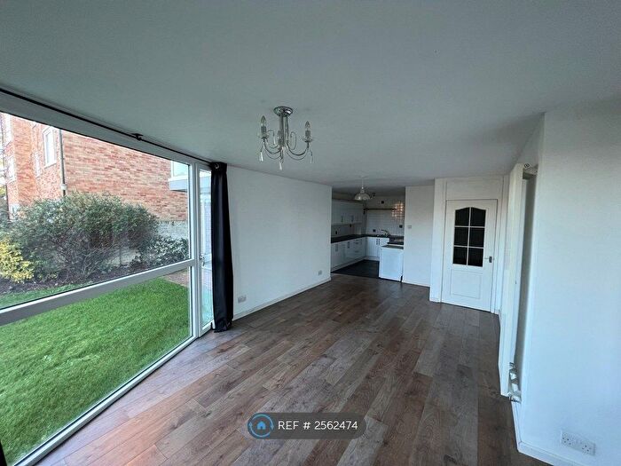 1 Bedroom Flat To Rent In Riverside Road, Staines-Upon-Thames, TW18