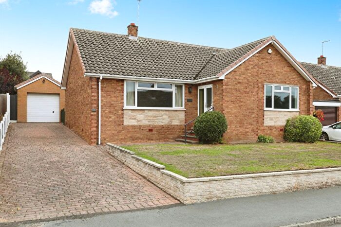 2 Bedroom Detached Bungalow For Sale In Lilac Grove, Bawtry, Doncaster, DN10