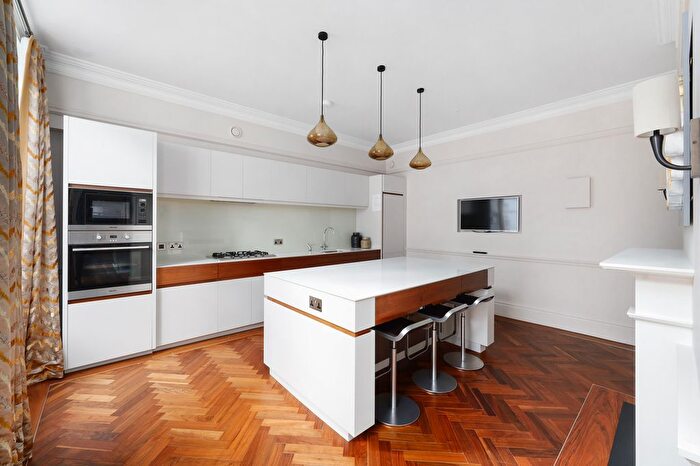 2 Bedroom Flat To Rent In Buckingham Street, London, WC2N