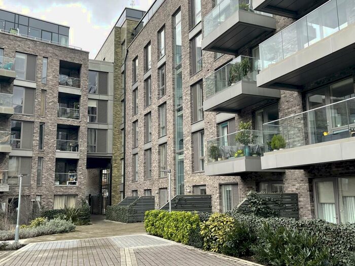 2 Bedroom Apartment To Rent In Woods Road, Peckham, London, SE15