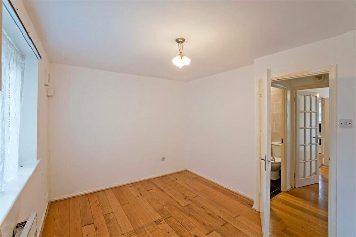 1 Bedroom Flat To Rent In Ghandi Close, Walthamstow, E17