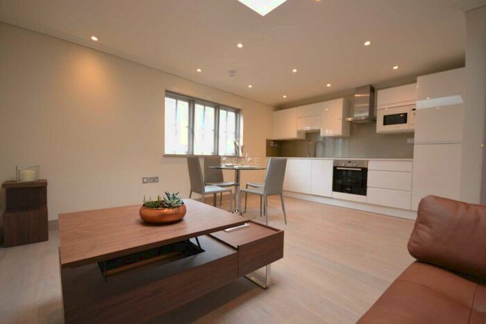 1 Bedroom Flat To Rent In High Street, Reading, Berkshire, - Flat, RG1