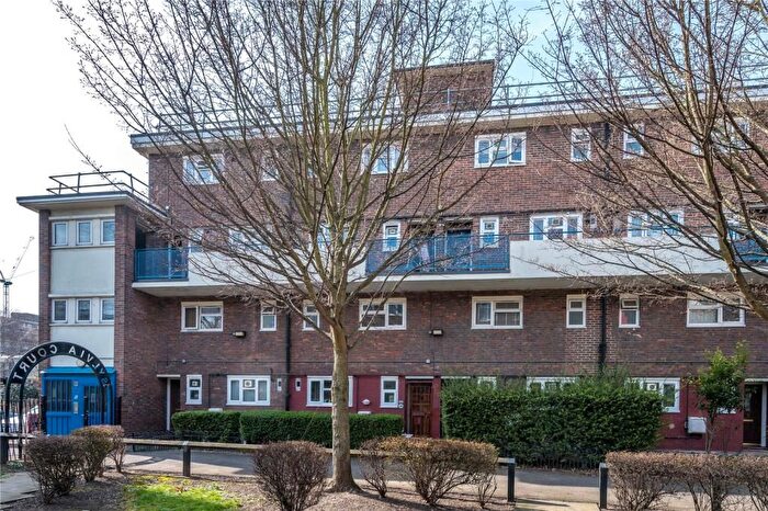 3 Bedroom Flat To Rent In Sylvia Court, Cavendish Street, Old Street, N1