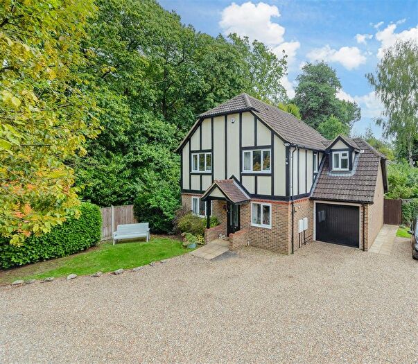 4 Bedroom Detached House For Sale In Harvel Road, Meopham, Kent, DA13