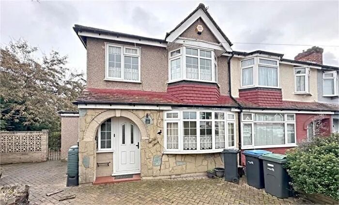 4 Bedroom Property To Rent In Woodgrange Gardens, Enfield, EN1