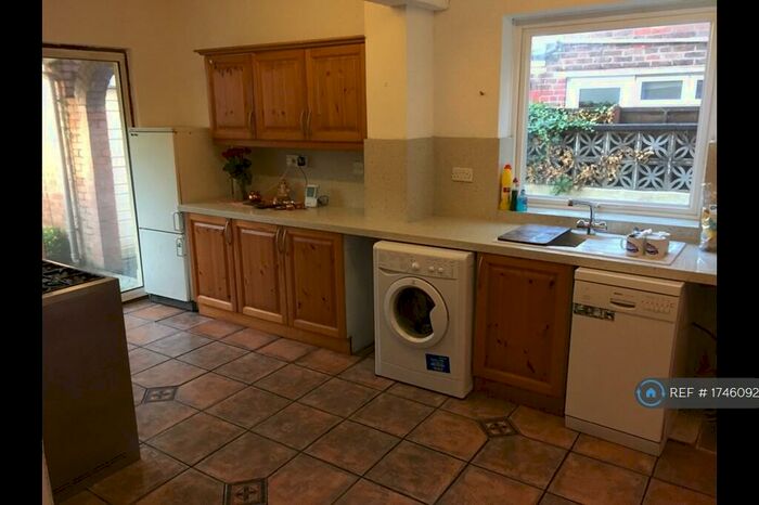 4 Bedroom Semi-Detached House To Rent In Albert Road, Cosham, Portsmouth, PO6